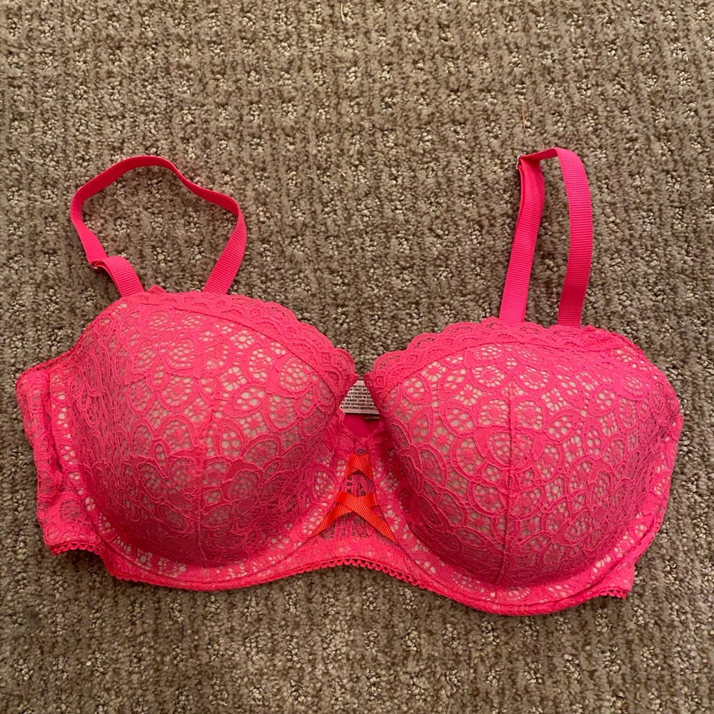 Gorgeous Victoria’s Secret hot pink bra 34DD